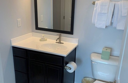 Columbus Apartment | Fabulous on Federated with A/C, top floor, enclosed balcony!