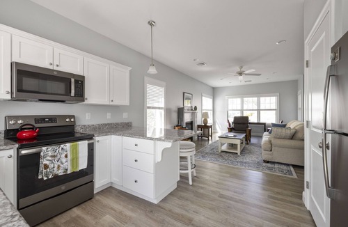 Arundel Cottage | Family friendly 2 bed, 2 bath home in gated community with pool & gym