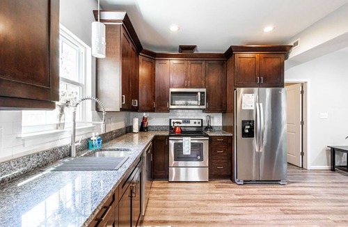 Riverside House | Family friendly 5 bedroom home within Walking distance To CNU