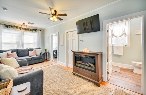 Zanoni Apartment | Family-Friendly Main St Gloucester Apt w/Balcony!