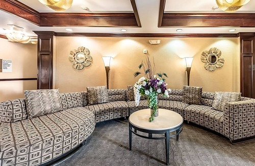 Mineral Wells Hotel | Family-Friendly Suite: 3 Queen Beds, Free Breakfast, Close to Lake Mineral Wells