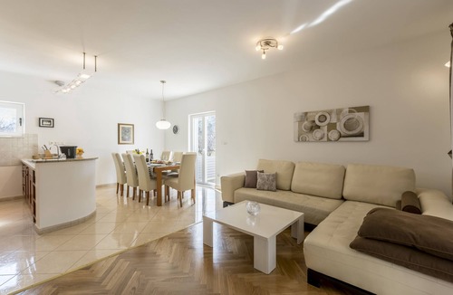 Srinjine House | Family house -Villa with heated pool and big garden