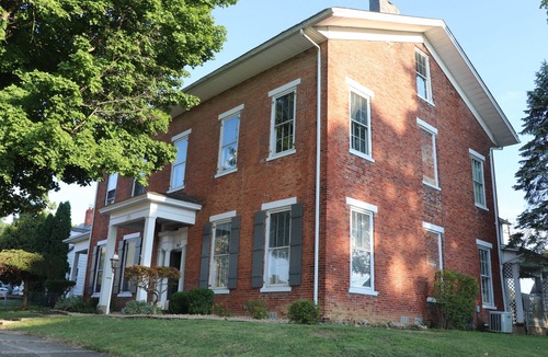 Circleville House | Family-Sized Charming 3-bedroom Townhome in Uptown Circleville