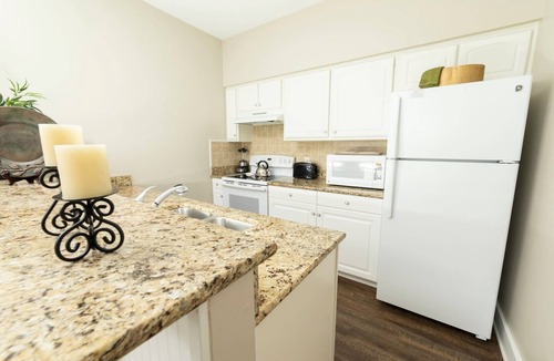 Lackey Cottage | Family Vacation, Sleeps 10, Close to Theme Parks & Attractions.
