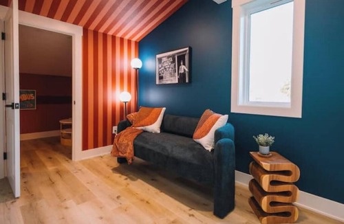 Old North Columbus Bed & Breakfast | Findley BNB Game Room, Movie Theater, Sleeps 12