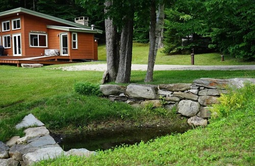 Weston House | Frank Lloyd Wright inspired, Private, mountain views, easy access & parking