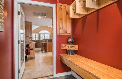 Carroll House | FV49 Wow Stunning single level home next to golf course and Mt Washington Hotel