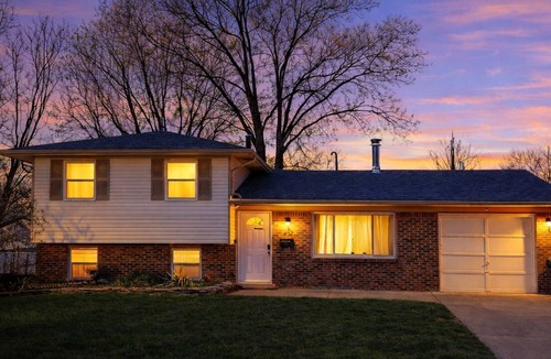 Royal Manor House | Gahanna Family-Friendly 4BR Retreat King Bed