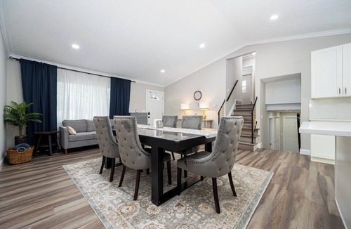 Royal Manor House | Gahanna Family-Friendly 4BR Retreat King Bed