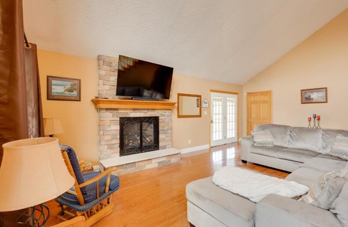 Hallsville House | Game Room & On-Site Pond: Laurelville Retreat!