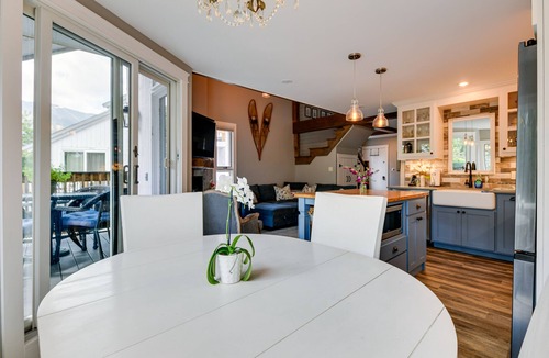 Warren Condo | Golf, Hike & Swim: Gem < 1 Mi to Sugarbush Resort