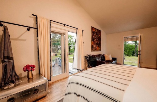 San Saba Cabin | Gorgeous Tiny House with Fire Pit, Games and Barbecue in San Saba, Texas