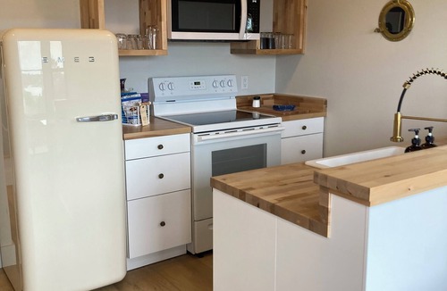 New Castle Apartment | Great Island Inn - 1BR Duplex Apartment - harbor View