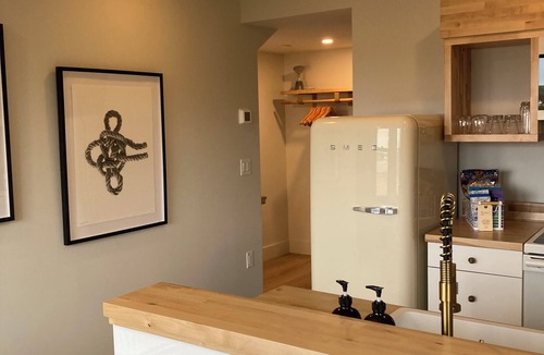 New Castle Apartment | Great Island Inn - 1BR Duplex Apartment - harbor View