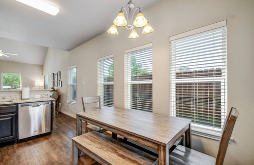Fredericksburg House | Great Location - .6 Miles from Main St
