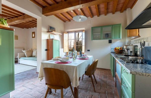 Palaia Apartment | GuestHost - Charming apartment located inside an old renovated barn in an agricultural estate on the Tuscan hills, surrounded by nature and with a breathtaking view of the surrounding countryside. The property, equipped with private outdoor parking, outd