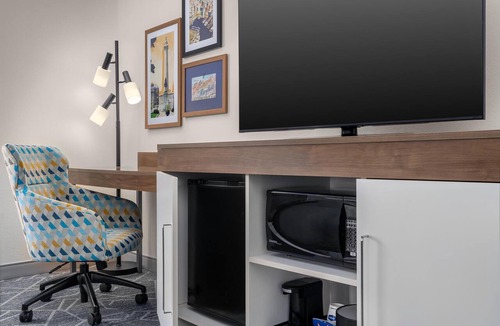 Baltimore Hotel | Hampton Inn Baltimore Bayview Campus