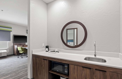 Mount Pleasant Hotel | Hampton Inn & Suites Mount Pleasant