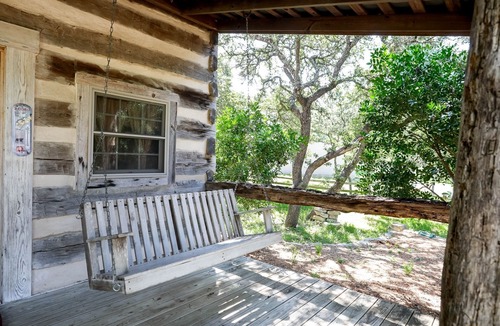 Fredericksburg Cabin | Happy Trails Log Cabin | Wildlife | Fireplace
