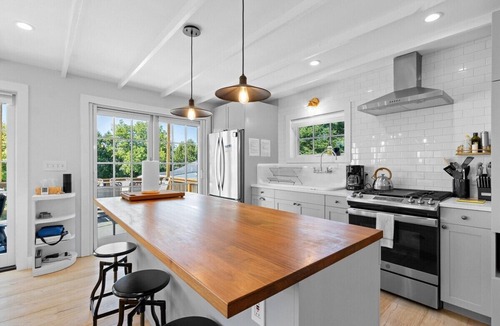 Rockland House | Harborside Cottage, walk to downtown