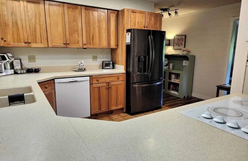 Sugar Grove Cabin | Heart Haus on the Hill - Near Hocking Hills, Updated/Private/Comfortable!