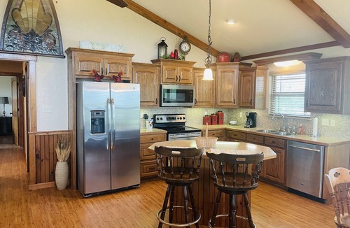 Winnsboro Cabin | Hideaway on the Hill - Winnsboro, Texas