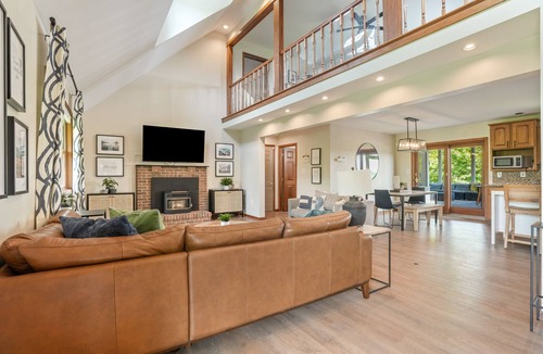 Laurelville Cabin | Hillside Lodge | Hocking, Hot Tub, Lake, Game Room