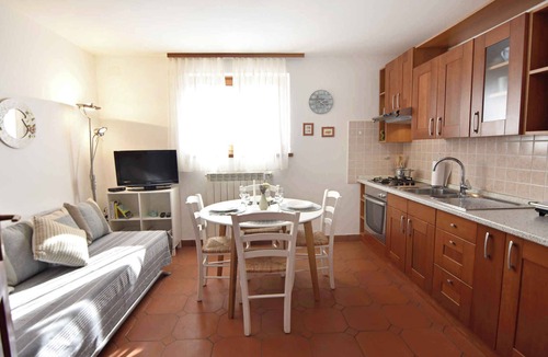 Fiorini Apartment | Holiday apartment with swimming pool and terrace in a residential complex near the sea
