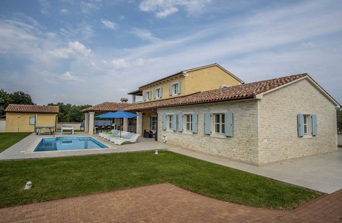 Pavicini Villa | Holiday Home Tranquil with Pool