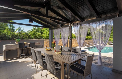 Tar-Vabriga House | Holiday home with pool, up to 12 people, 5 bedrooms, quiet location