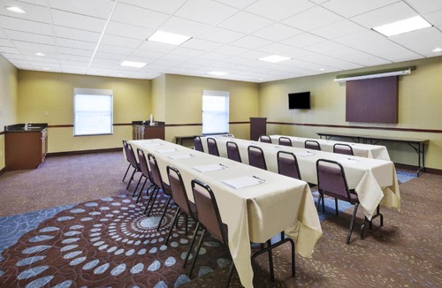 Circleville Hotel | Holiday Inn Express Hotel & Suites Circleville by IHG