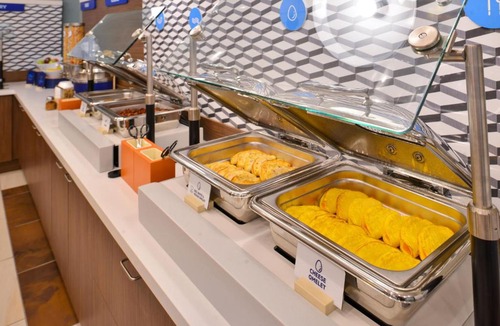 Athens Hotel | Holiday Inn Express Hotel and Suites Athens by IHG