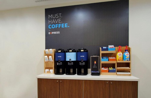 Coliseum Central Hotel | Holiday Inn Express Hotels- Hampton by IHG