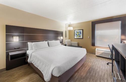 London Hotel | Holiday Inn Express London-I-70 by IHG