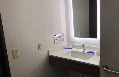 Mount Vernon Hotel | Holiday Inn Express Mt Vernon by IHG