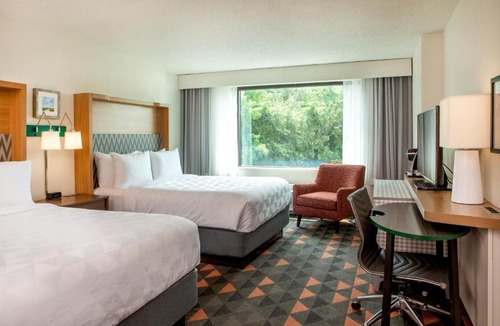Central Newport News Hotel | Holiday Inn Newport News - Hampton by IHG