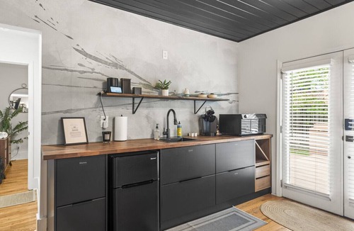 Reynoldstown Apartment | Hot Tub | Fully-Fenced Yard |The Bubbly Suite