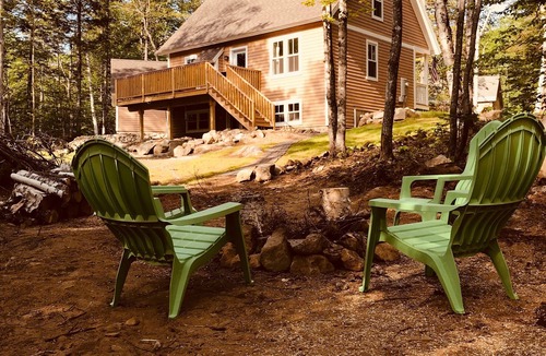 Carrabassett Valley House | HOT TUB! PAC-man! Outdoor fun!