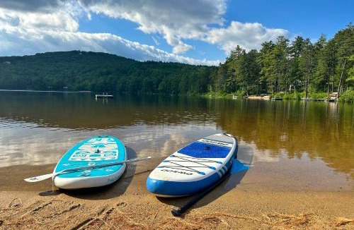 Conway House | Hot Tub & Private Beach Access! North Conway Home