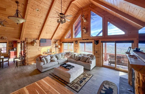 Dobson Cabin | Huge 8BR Mountaintop Mansion, with Majestic Views,Oversized deck in Mt.Airy, NC.