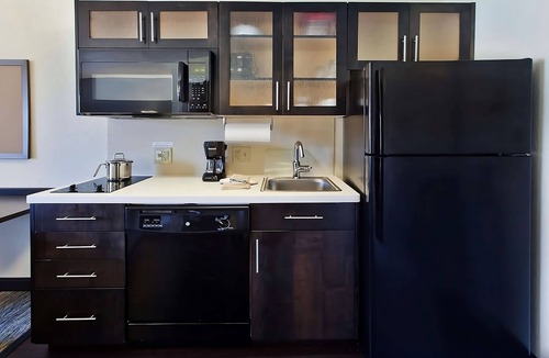 Gahanna Hotel | Ideal Mix of Comfort and Value! 3 Relaxing Units, Near Geroux Herb Gardens