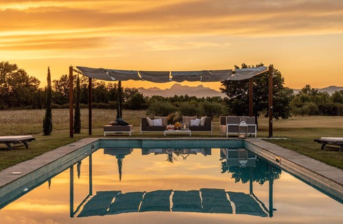 Orentano Villa | IL CONTE Luxury Tuscany 3 bedrooms Farmhouse Villa with Private Pool and SPA in Orentano