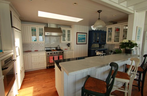 Encinitas House | Impeccable Cape Cod Oceanfront Home Overlooking Swami's Beach.