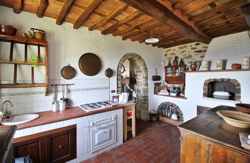 Petrognano Villa | Indipendent villa with private pool and garden