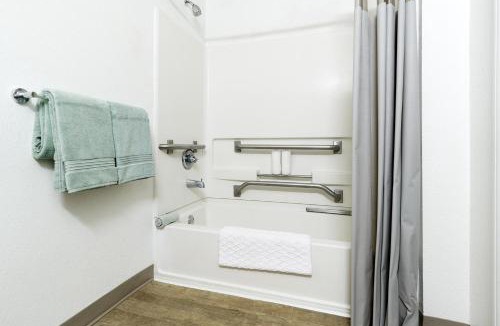 Park Central Hotel | InTown Suites Extended Stay Dallas TX - Park Central
