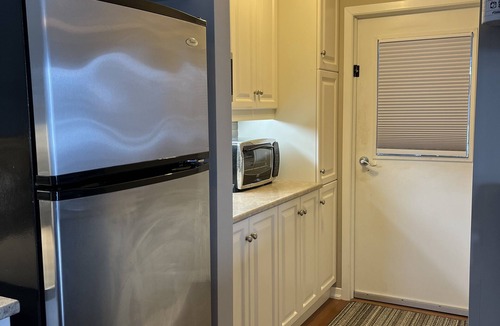 St-Albert House | Inviting 1 Bedroom Fully Furnished smoke-free Guest House