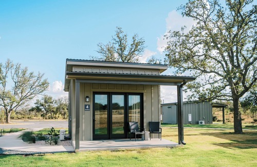 Stonewall Cabin | Ironstone/Casita #3 - Private Porch, Luxury, Country Feels, Walk to Wineries