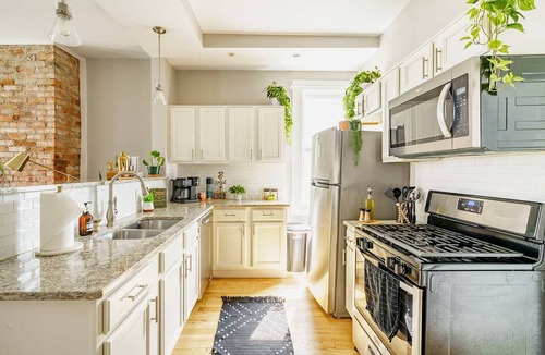 Victorian Village Apartment | Jungle House Boutique Lofts – Downtown Columbus & Short North