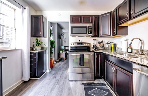 Victorian Village House | Jungle House Modern Lofts – Arena District & Short North
