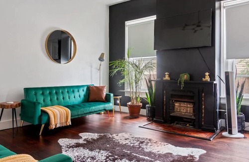 Chillicothe House | Jungle Thyme by Jungle House Downtown Chillicothe Private Parking Walk to Historic District